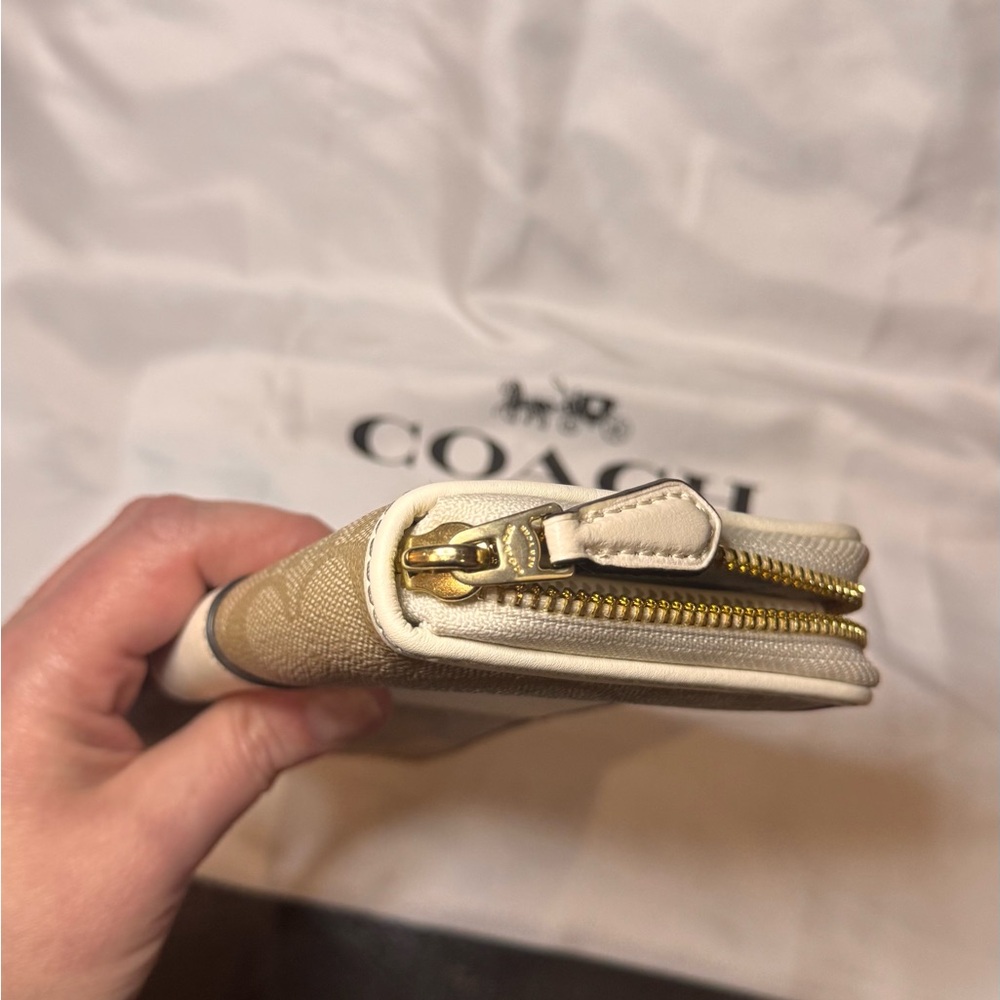 Coach Beige Signature Zip Wallet with Cream Trim - Picture 6 of 6